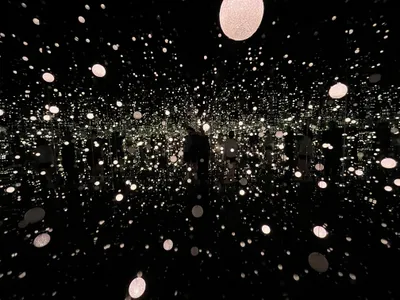 INFINITY MIRRORED ROOM – DANCING LIGHTS THAT FLEW UP TO THE UNIVERSE by Yayoi Kusama
